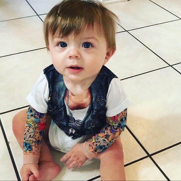 Welcome to my closet 🌺 - Picture 4 of 8